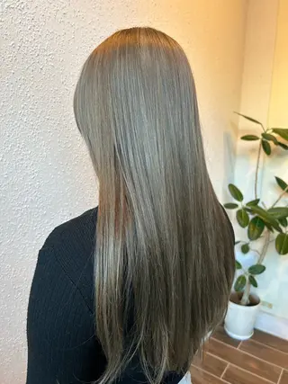 ロング カラー 角田 桃香のヘアスタイル