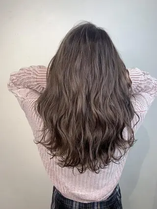 ロング ＿WHITE鳳店 アンダーバーホワイトのヘアスタイル