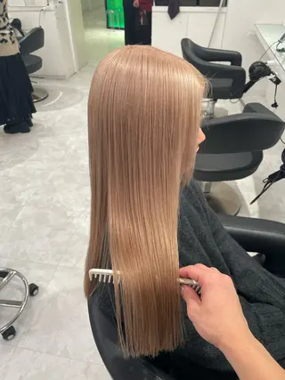 カラー 透け上品ハイトーン 職人ゆうと🤍のヘアスタイル