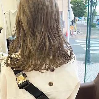 ミディアム カラー 滝本 里実のヘアスタイル
