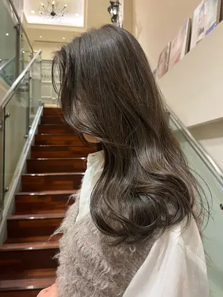 セミロング ｼｮｰﾄｶｯﾄ 梅田 山下　すみれのヘアスタイル