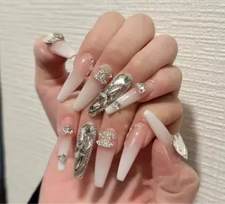 ネイル 長さ出しMORNAIL所属・長出し専門 パーツのネイルデザイン