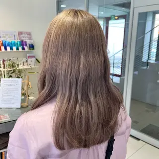 ミディアム カラー 由比藤理子 ブリーチカラー🌈のヘアスタイル