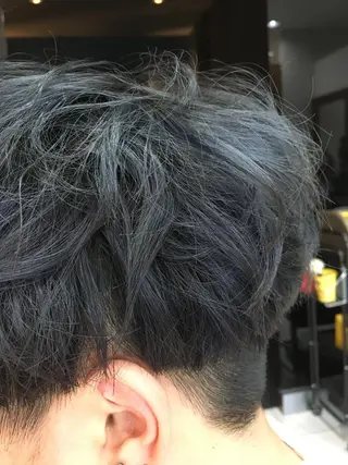 ショート カラー パーマ 白髪ぼかしハイライト 柳川拓哉のヘアスタイル