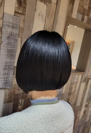 ショート alushe 岡 陽子のヘアスタイル