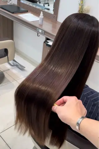 ロング 縮毛矯正/髪質改善 継続する美髪のヘアスタイル