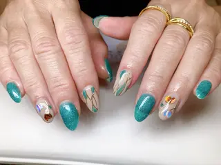 ネイル ECLAT エクラ所属・寺山 千鶴のネイルデザイン