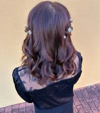 セミロング ヘアアレンジ ライト写真場所属・タニモト ユイのヘアスタイル