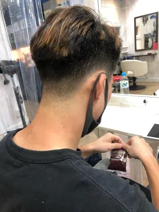 ショート white.所属・white.梅田 デザインカラー🦄のヘアスタイル