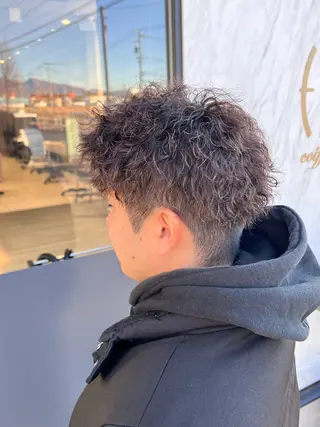 パーマ メンズ 志田 ほん/ メンズパーマのヘアスタイル