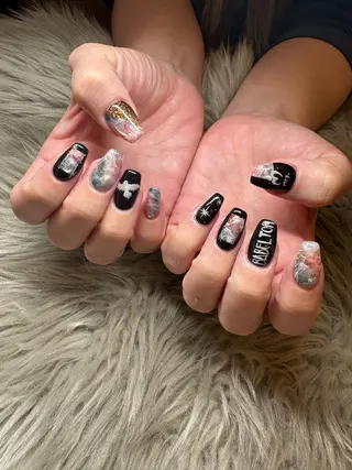 ショート Tiny Bliss所属・Tiny Bliss 🐈‍⬛のネイルデザイン