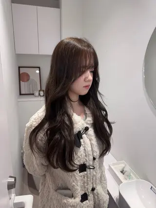 ロング 透明感カラー🫧⌇ 青🫐🩵のヘアスタイル