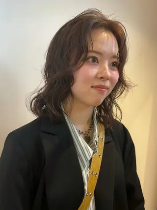 ミディアム 津田 里菜のヘアスタイル