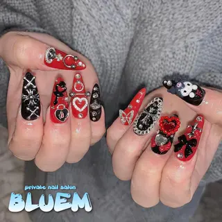 ネイル BLUEM なな🐶のネイルデザイン