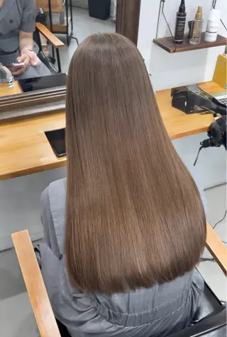 ロング カラー まろやかなベージュ 小池春樹のヘアスタイル