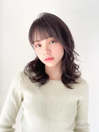 ミディアム パーマ 太田ありさ クリーミーヘアカラーのヘアスタイル