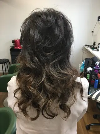 セミロング カラー ヘアアレンジ PALETTE(パレット)所属・SHIORI💜口コ ミNo.1艶カラーのヘアスタイル