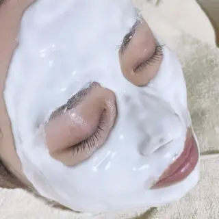 アイブロウ&フェイシャルサロンa‘lm所属・WAX脱毛/肌質改善 眉毛とお肌のサロンのエステ・リラクイメージ