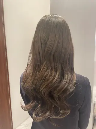 ロング カラー ウォーレントリコミ  ニューヨーク所属・西梅田直結🌹 若林梨音のヘアスタイル