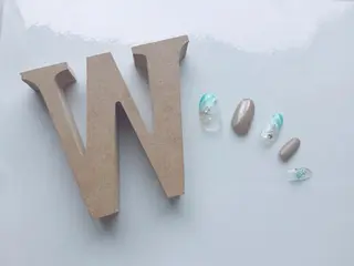 ネイル 指名支持率NO.1 スタイリストのヘアスタイル