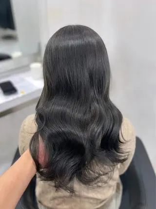 セミロング カラー オリーブカラー🫒 レイヤーカット✂︎のヘアスタイル