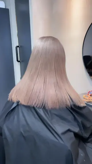 カラー tonie所属・藤原 凌兵のヘアスタイル