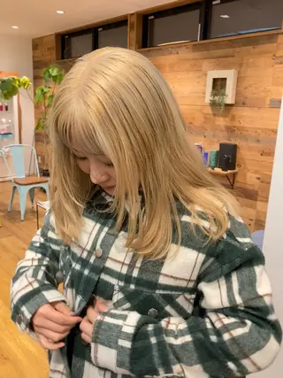 カラー 津田 里菜のヘアスタイル