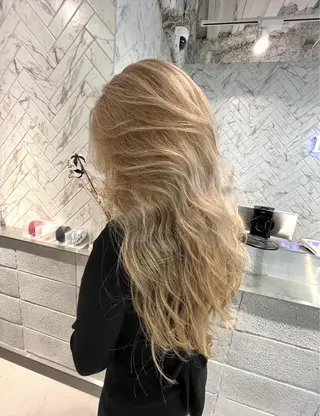 ロング karin💋海外 バタフライカットのヘアスタイル