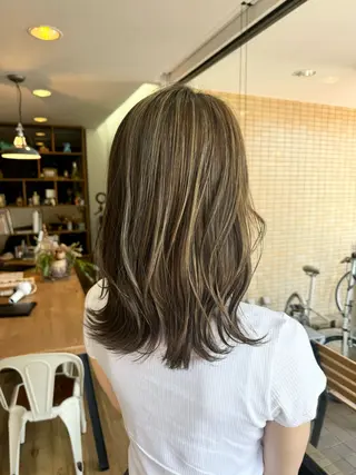 ロング カラー ツキダテ ユイのヘアスタイル