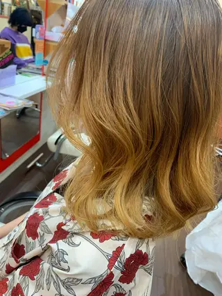 ミディアム カラー ヘアアレンジ 今村公介 ブリーチ特化、派手髪のヘアスタイル