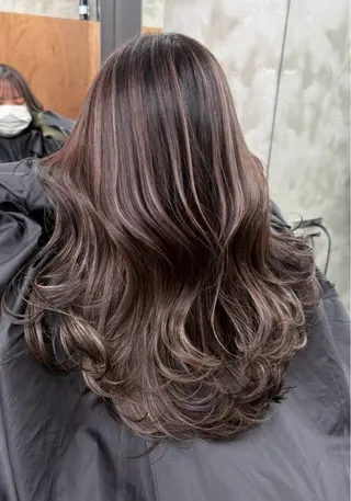 セミロング カラー ハイライト、レイヤー カット/西梅田/中西のヘアスタイル