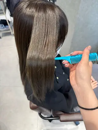 セミロング カラー 近藤 愛理のヘアスタイル