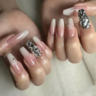 ネイル repos~ルポ~所属・里見 麗のネイルデザイン