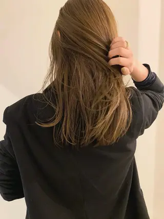 セミロング カラー 落合希 Olivebeigeのヘアスタイル