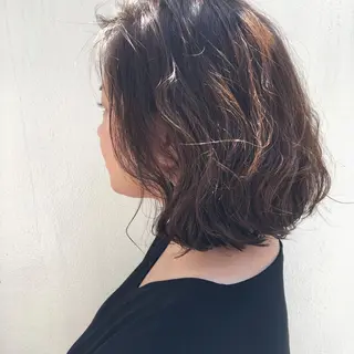 ミディアム パーマ THE DAY所属・AKI HASHIMOTOのヘアスタイル