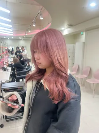 ロング カラー ヘアアレンジ 韓国レイヤー＆ピンク 艶髪🩶maikoのヘアスタイル