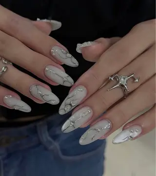 ネイル T. Leeのネイルデザイン