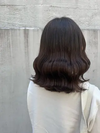 ミディアム カラー カジュアルを女っぽく 𝗮𝘆𝗮𝗰𝗼のヘアスタイル