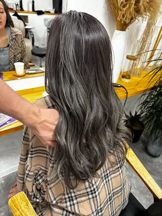 セミロング カラー hoNua. 栄/透明感カラーのヘアスタイル