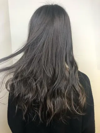 ロング カラー ウルフカット／吉村 桃子のヘアスタイル