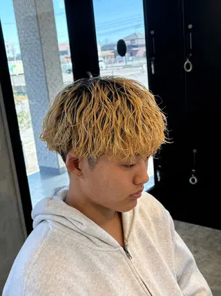 ミディアム パーマ メンズ ユウト 【メンズ限定】のヘアスタイル