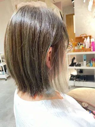 ミディアム カラー 永宮 采佳のヘアスタイル