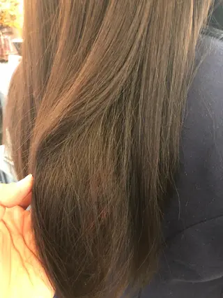 カラー 梅田ハイトーン チダ ヒナノのヘアスタイル