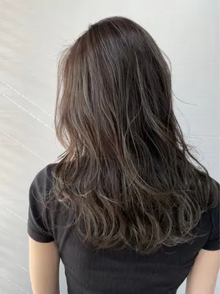 セミロング カラー ツヤカラー🤍 ARISAのヘアスタイル