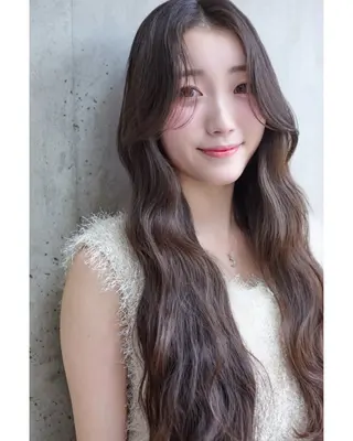 ロング カラー ヘアアレンジ 韓国ヘア 🎀中川綾乃🎀のヘアスタイル