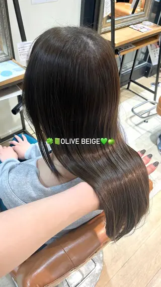 セミロング カラー KOKORO 中村 朱里のヘアスタイル