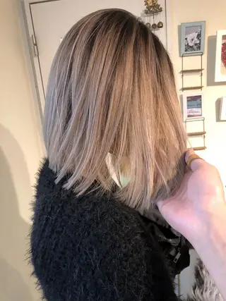 ミディアム 韓国レイヤー外国人風 透明感カラー髪質改善のヘアスタイル