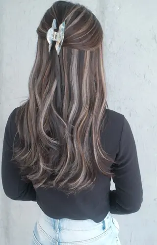 セミロング カラー Mariana/ 鶴原-ハイライトのヘアスタイル
