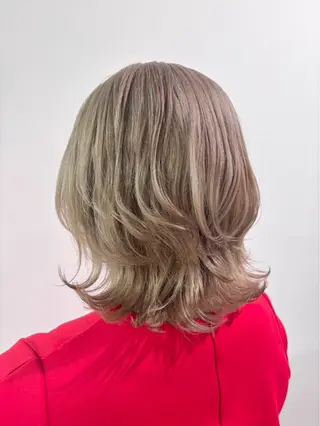 ミディアム カラー 古川 琴美のヘアスタイル