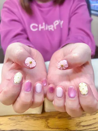 ネイル ネイルサロンエーナイン札幌大通本店所属・宇野 舞美のネイルデザイン